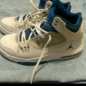 JORDAN  Flight. Size. 6y